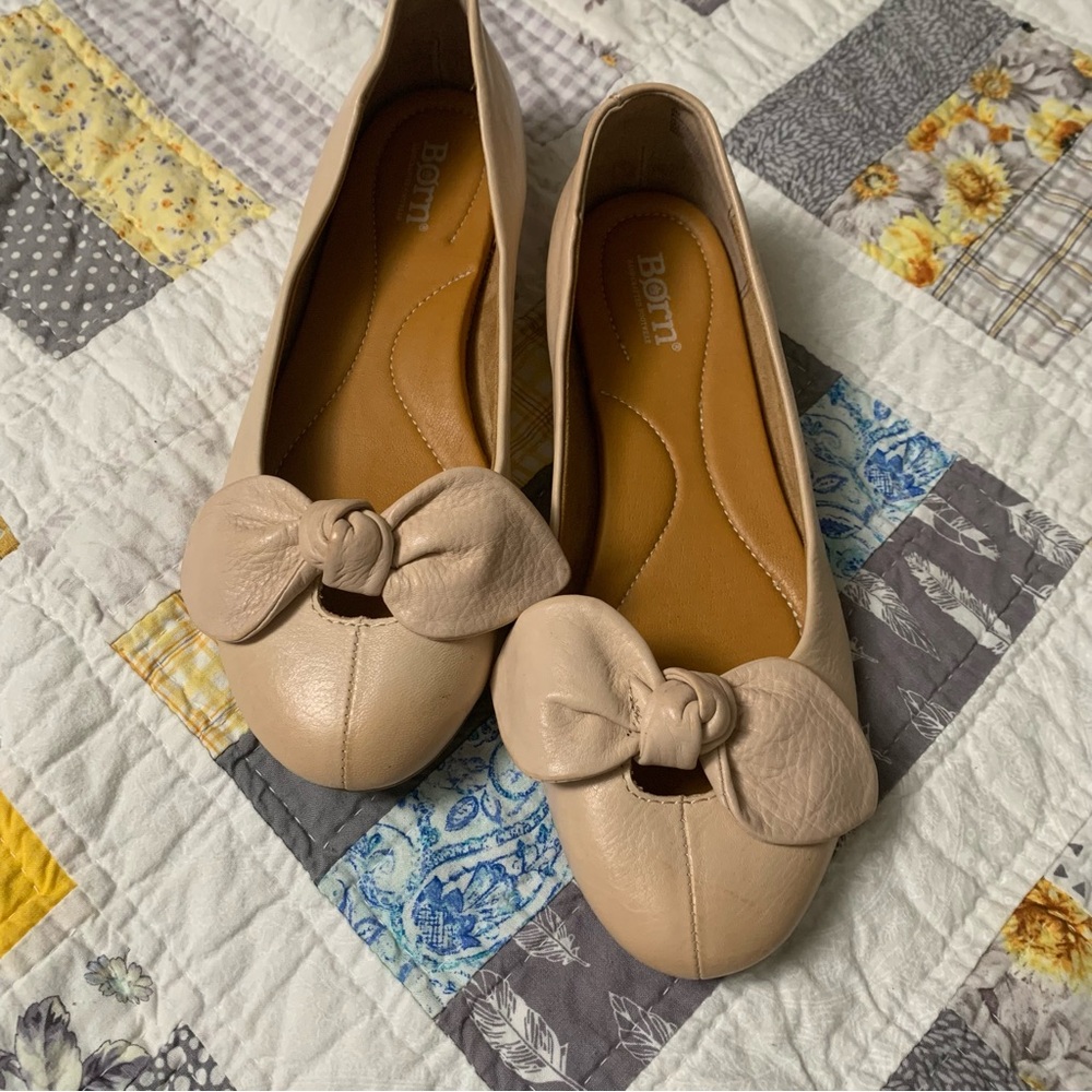 Born Women's Anah Bow  Ballet Flats in Natural Size 8